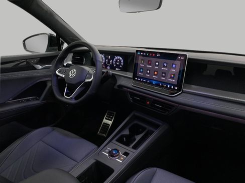 New 2026 Volkswagen Tiguan SE R-Line image 18