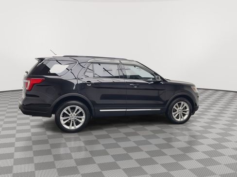 Used 2019 Ford Explorer XLT w/ Equipment Group 202A AWD/4WD image 43