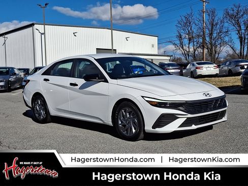 Used 2024 Hyundai Elantra SEL image 1