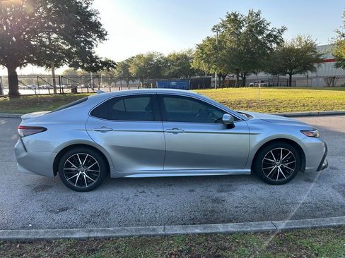 Used 2024 Toyota Camry SE image 6