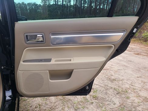 Used 2007 Lincoln MKZ image 28