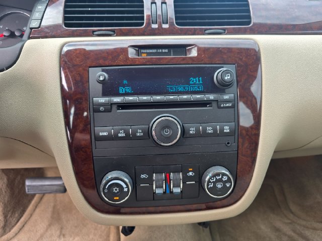 Used 2011 Chevrolet Impala LT FWD image 17