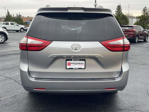 Used 2018 Toyota Sienna LE image 5