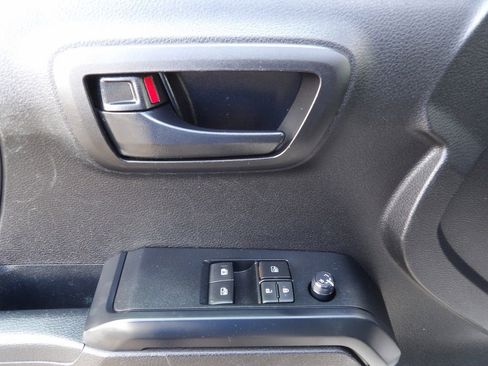 Used 2022 Toyota Tacoma SR RWD image 15
