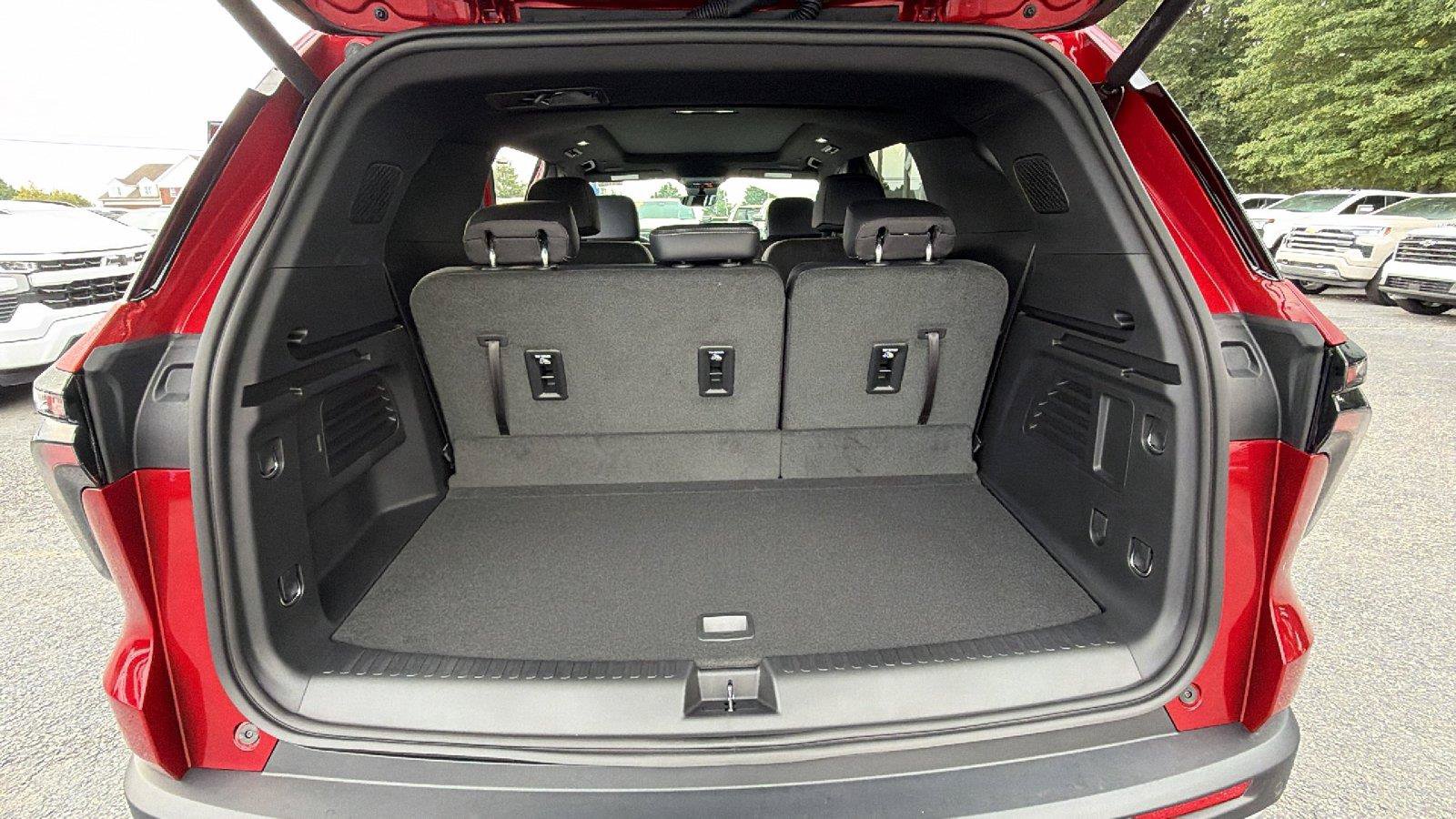 New 2027 Chevrolet Traverse LT w/ Sun and Wheel Package FWD image 14