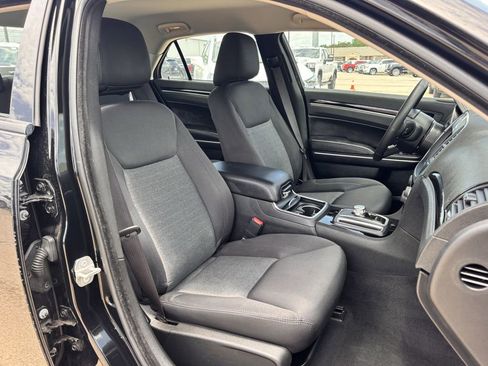 Used 2023 Chrysler 300 Touring w/ Sport Appearance Package RWD image 27