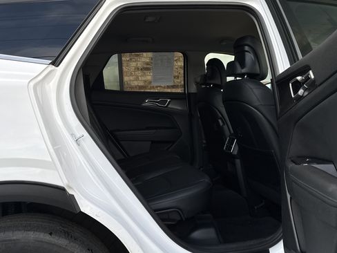 Used 2023 Kia Sportage EX image 11