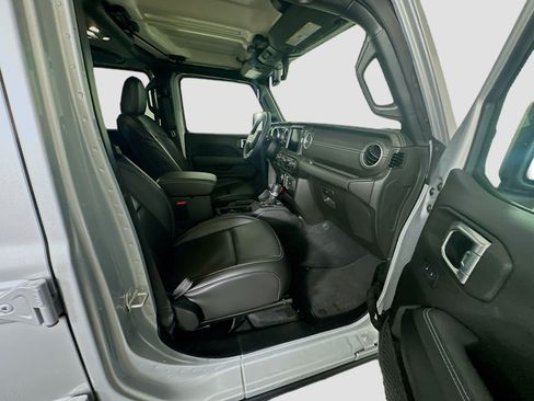 Used 2023 Jeep Wrangler Unlimited Sahara AWD/4WD image 30