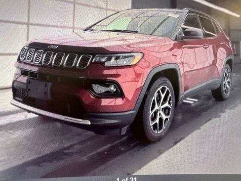 Used 2025 Jeep Compass Limited AWD/4WD image 3