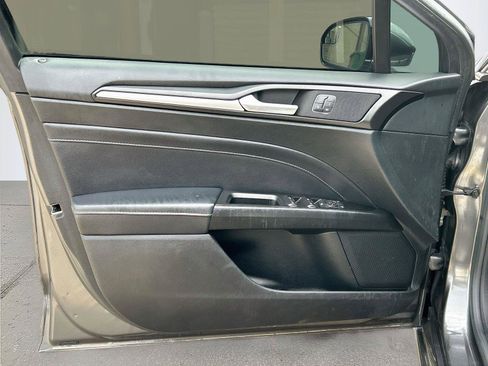 Used 2017 Ford Fusion Titanium FWD image 22