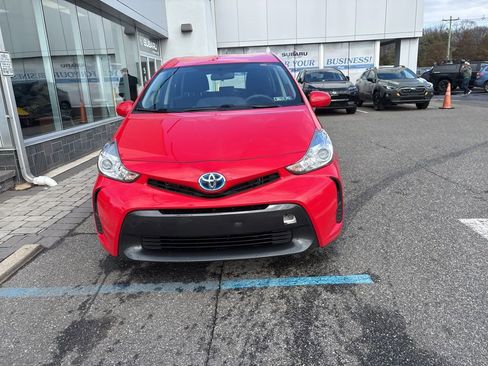 Used 2017 Toyota Prius V Two image 2