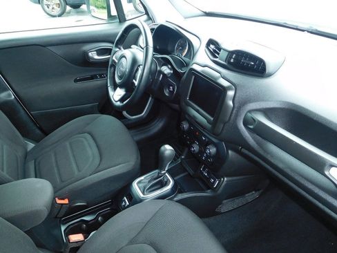Used 2018 Jeep Renegade Latitude FWD image 15