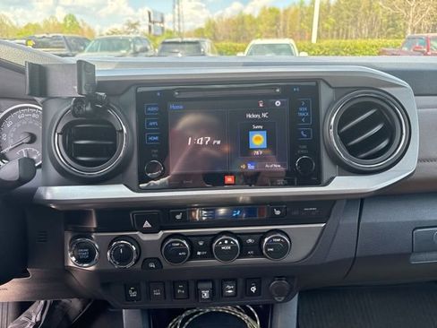 Used 2019 Toyota Tacoma Limited image 10