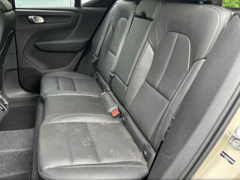 Certified 2025 Volvo XC40 B5 Plus AWD/4WD image 7