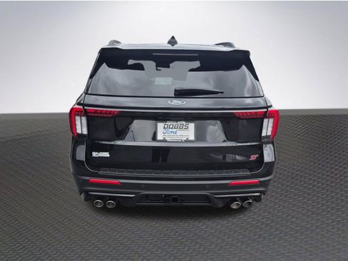 Used 2025 Ford Explorer ST image 6