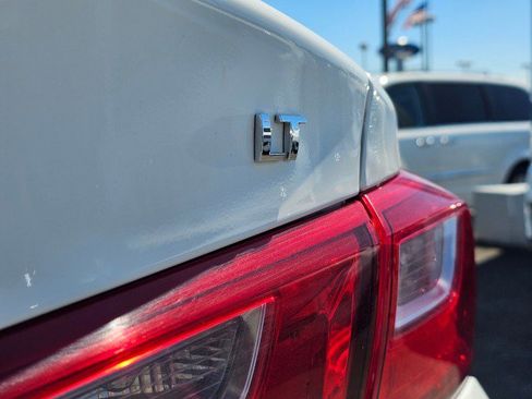 Used 2018 Chevrolet Malibu LT FWD image 18