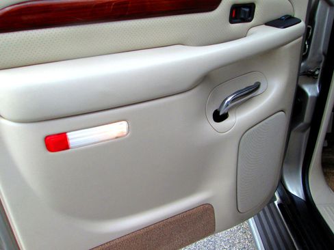 Used 2003 Cadillac Escalade EXT image 7