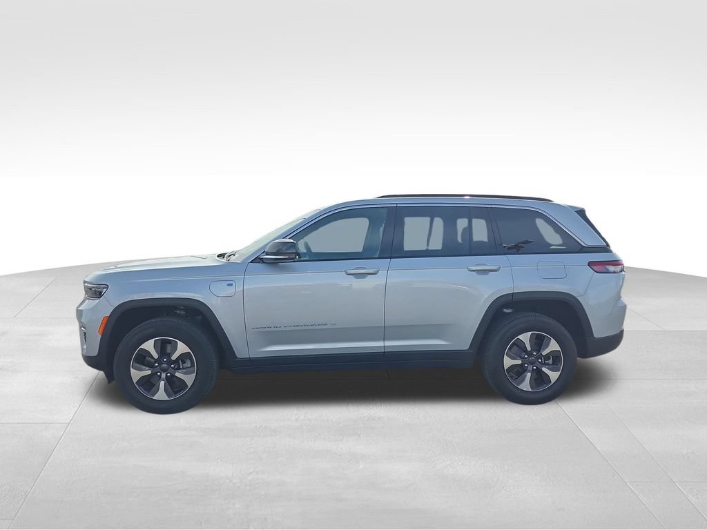 Used 2025 Jeep Grand Cherokee Limited 4xe w/ Trailer Tow Package AWD/4WD image 32