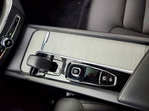 Certified 2025 Volvo XC60 B5 Plus w/ Climate Package AWD/4WD image 37