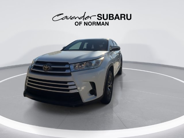 Used 2019 Toyota Highlander LE FWD image 4