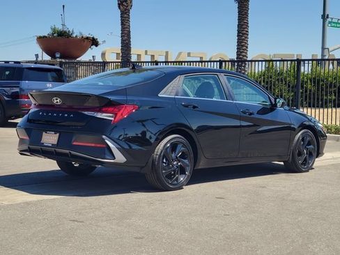 New 2026 Hyundai Elantra SEL Sport FWD image 4