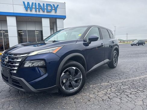 Used 2025 Nissan Rogue SV FWD image 2
