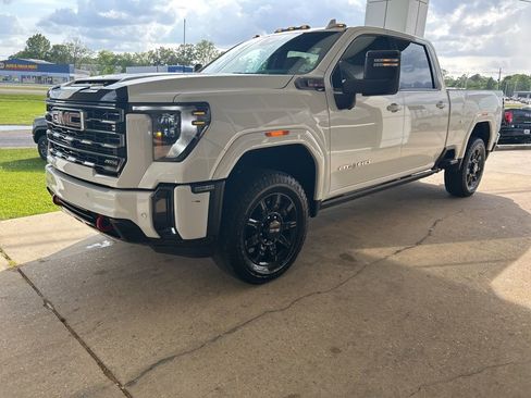 Used 2025 GMC Sierra 2500 AT4 w/ AT4 Premium Plus Package image 4