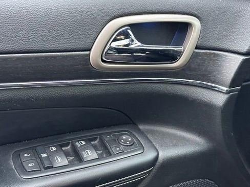 Used 2015 Jeep Grand Cherokee Limited image 19