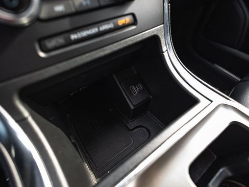 Used 2024 Ford Edge Titanium image 19