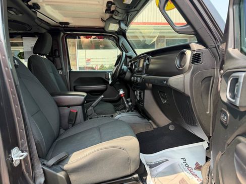 Used 2018 Jeep Wrangler Unlimited Sport S AWD/4WD image 22