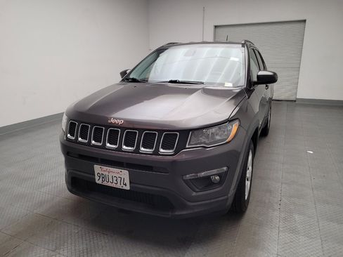 Used 2018 Jeep Compass Latitude FWD image 15