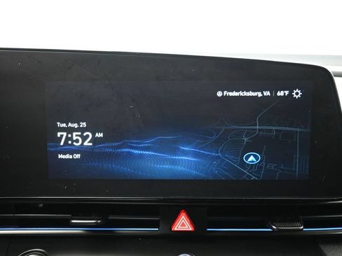 Used 2025 Hyundai Elantra SEL FWD image 17