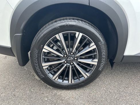 New 2026 Nissan Pathfinder Platinum FWD image 9