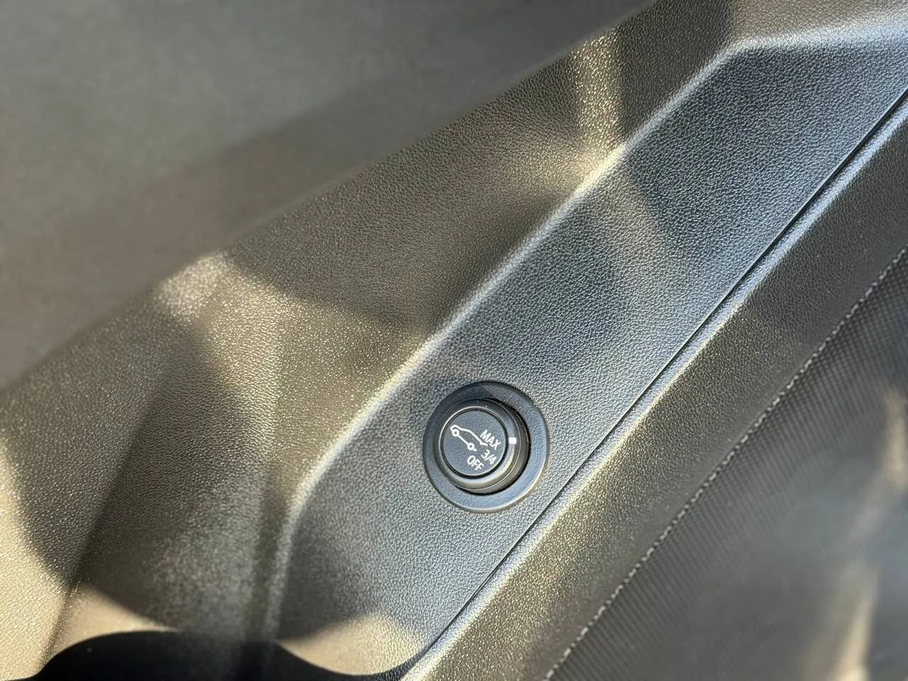 Used 2023 Chevrolet Equinox LT FWD image 39