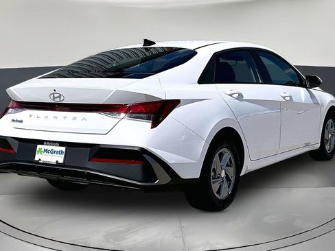 New 2026 Hyundai Elantra SE FWD image 7