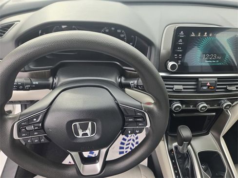 Used 2018 Honda Accord EX image 27
