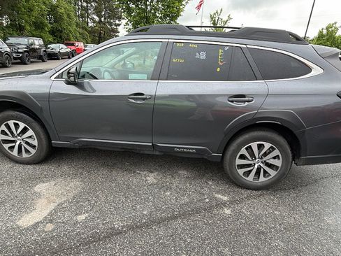 Used 2025 Subaru Outback Premium AWD/4WD image 11