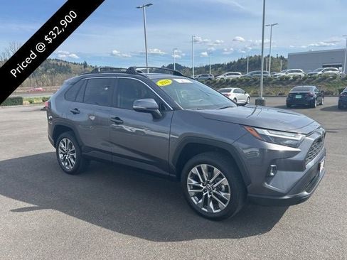 Used 2022 Toyota RAV4 XLE Premium AWD/4WD image 5