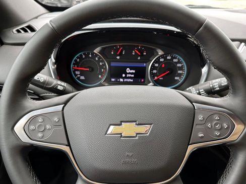 Used 2023 Chevrolet Traverse LT image 18