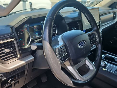 Used 2024 Ford Expedition Max XLT image 2