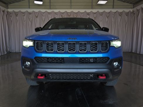 Used 2024 Jeep Compass Trailhawk AWD/4WD image 11