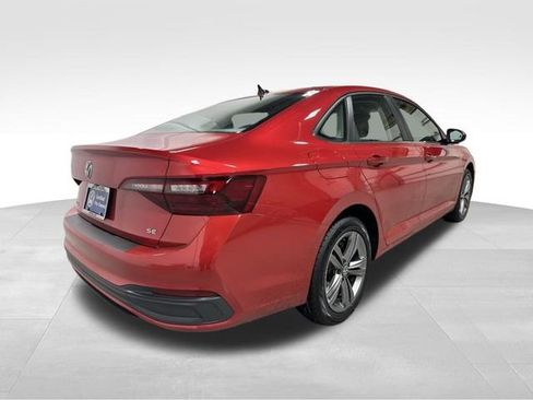 Certified 2022 Volkswagen Jetta SE image 7