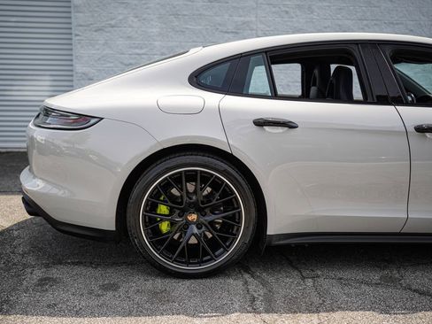 Used 2023 Porsche Panamera 4 Platinum Edition AWD/4WD image 16