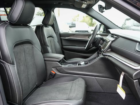 New 2026 Jeep Grand Cherokee L 4WD image 16