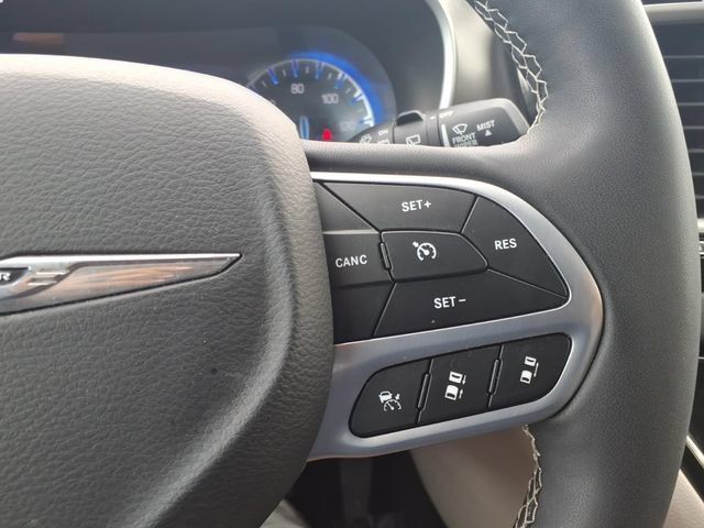 Used 2024 Chrysler Pacifica Touring-L FWD image 28