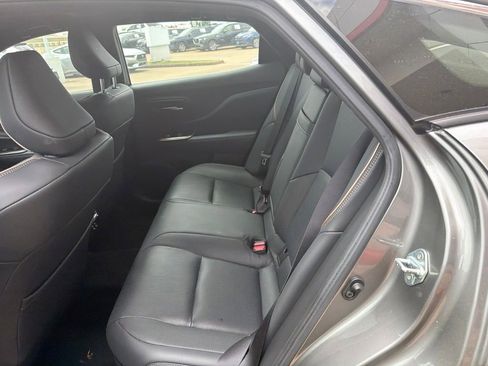 Used 2025 Toyota Crown AWD/4WD image 3