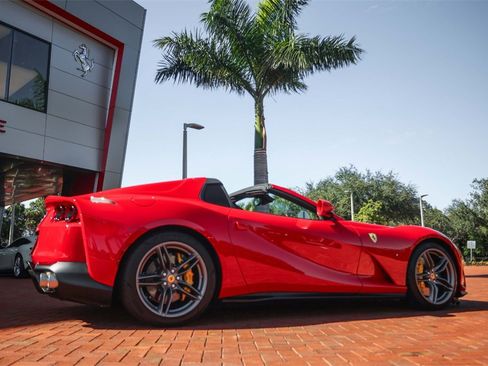 Used 2022 Ferrari 812 GTS image 25