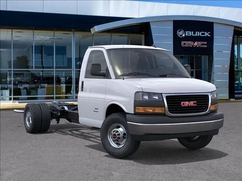 New 2026 GMC Savana 4500 w/ Driver Convenience Package image 7
