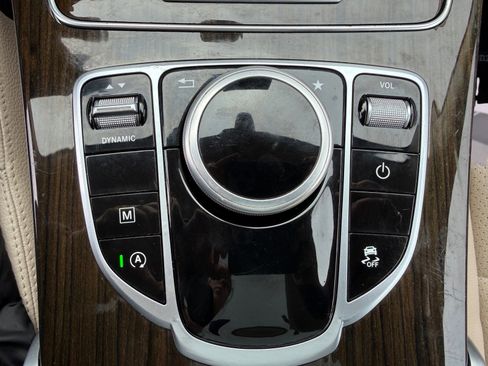 Used 2018 Mercedes-Benz GLC 300 4MATIC image 24