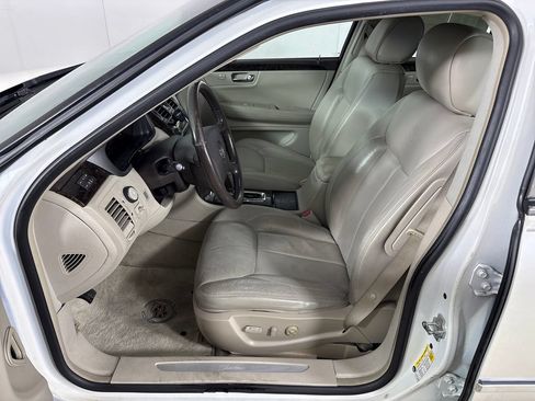 Used 2008 Cadillac DTS w/ Sun And Sound Package FWD image 26
